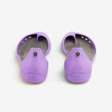 Load image into Gallery viewer, Freshoes Lilas with the Suede leather insoles Ash Grey rear view
