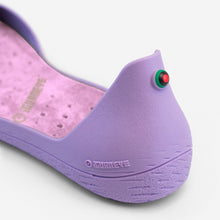 Load image into Gallery viewer, Freshoes Lilas with the Suede leather insoles Misty Rose close up view
