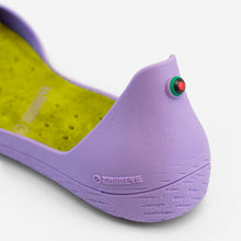 Load image into Gallery viewer, Freshoes Lilas with the Suede leather insoles Yellow Green close up view
