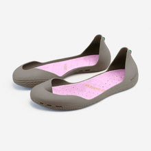 Load image into Gallery viewer, Freshoes Mastic with the Suede leather insoles Misty Rose perspective view

