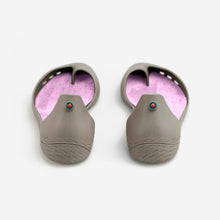 Load image into Gallery viewer, Freshoes Mastic with the Suede leather insoles Misty Rose rear view
