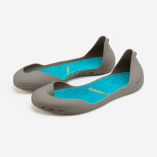Load image into Gallery viewer, Freshoes Mastic with the Suede leather insoles Turquoise Blue perspective view
