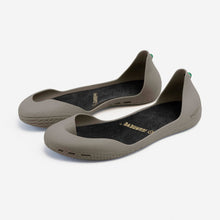 Load image into Gallery viewer, Freshoes Mastic with the Vegan insoles Black perspective view
