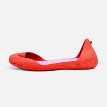 Load image into Gallery viewer, Freshoes Pepper Red with the Suede leather insoles Misty Rose side view
