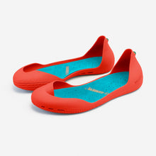 Load image into Gallery viewer, Freshoes Pepper Red with the Suede leather insoles Turquoise Blue perspective view
