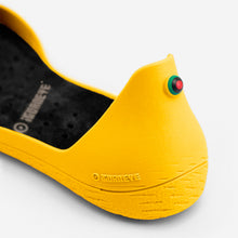 Load image into Gallery viewer, Freshoes Yellow Sun with the Vegan insoles Black close up view
