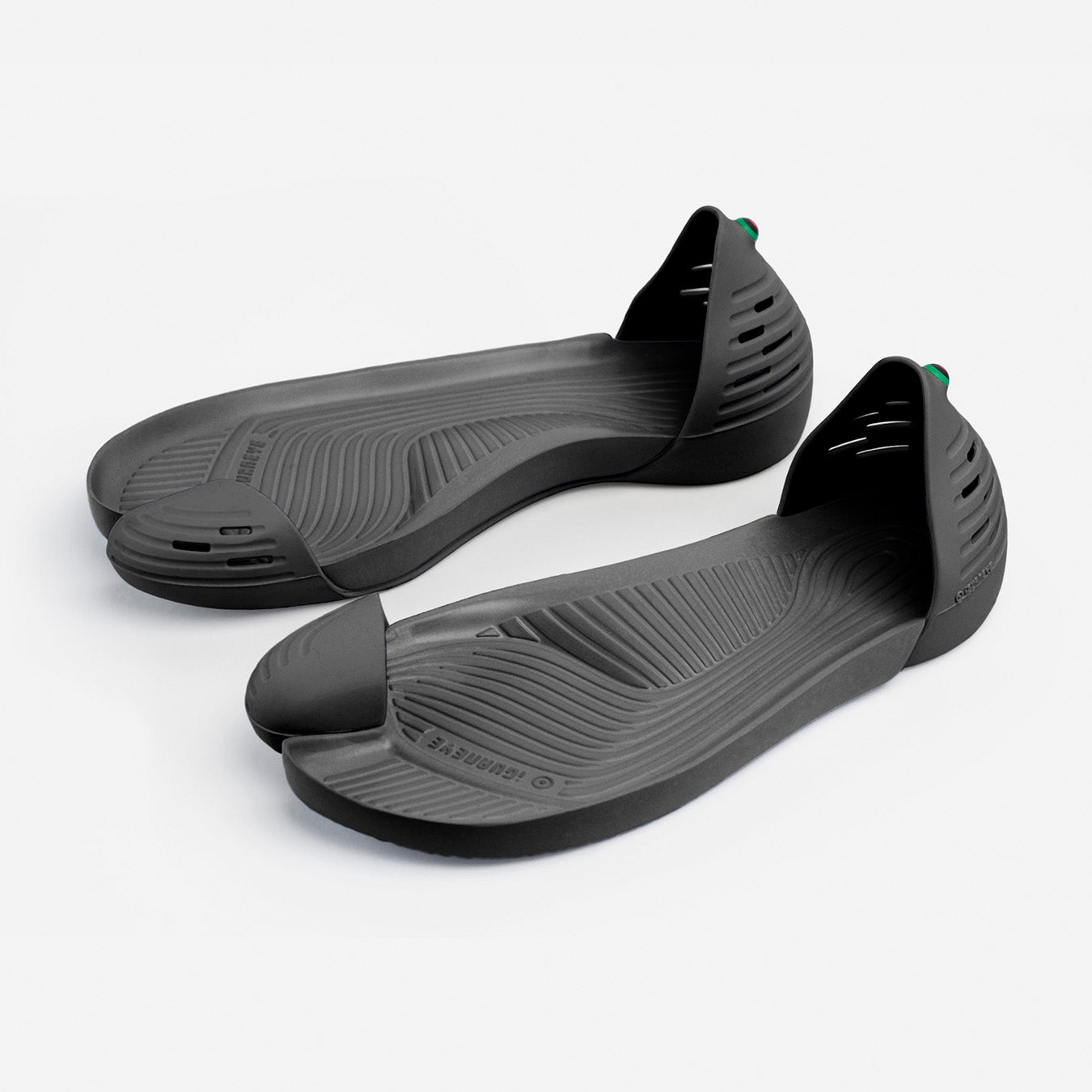 Jungle Light Black with Black soles perspective view