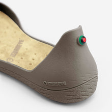Load image into Gallery viewer, Freshoes
