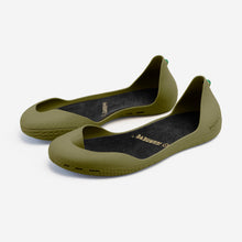 Load image into Gallery viewer, Freshoes Camo Khaki with the Vegan insoles Black perspective view
