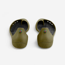 Load image into Gallery viewer, Freshoes Camo Khaki with the Vegan insoles Black rear view
