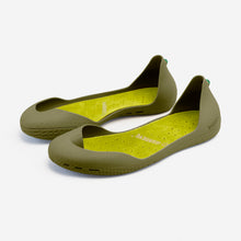 Load image into Gallery viewer, Freshoes Camo Khaki with the Suede leather insoles Yellow Green perspective view
