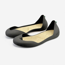 Charger l&#39;image dans la galerie, Freshoes Charcoal Grey with the Vegan insoles Beige perspective view
