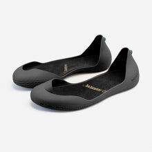 Load image into Gallery viewer, Freshoes Charcoal Grey with the Vegan insoles Black perspective view
