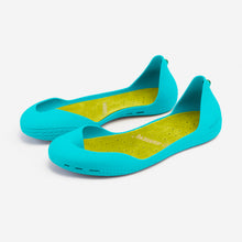 Load image into Gallery viewer, Freshoes Lagoon with the Suede leather insoles Yellow Green perspective view
