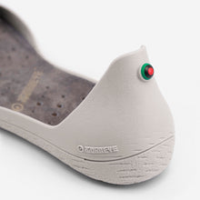 Load image into Gallery viewer, Freshoes Light Grey with the Suede leather insoles Ash Grey close up view
