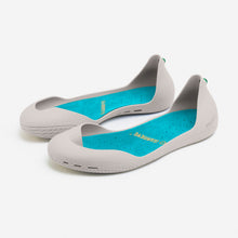 Load image into Gallery viewer, Freshoes Light Grey with the Suede leather insoles Turquoise Blue perspective view
