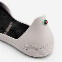 Load image into Gallery viewer, Freshoes Light Grey with the Vegan leather insoles Black close up view
