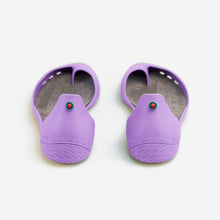 Lade das Bild in den Galerie-Viewer, Freshoes Lilas with the Suede leather insoles Ash Grey rear view
