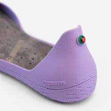 Load image into Gallery viewer, Freshoes Lilas with the Suede leather insoles Ash Grey close up view
