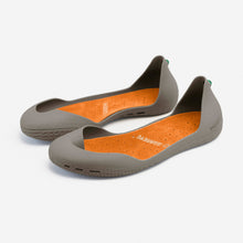 Load image into Gallery viewer, Freshoes Mastic with the Suede leather insoles Amber Orange perspective view
