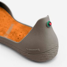 Cargar imagen en el visor de la galería, Freshoes Mastic with the Suede leather insoles Amber Orange close up view
