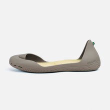 Load image into Gallery viewer, Freshoes Mastic with the Vegan insoles Beige side view
