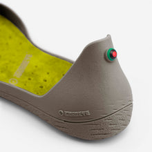 Load image into Gallery viewer, Freshoes Mastic with the Suede leather insoles Yellow Green close up view
