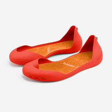 Load image into Gallery viewer, Freshoes Pepper Red with the Suede leather insoles Amber Orange perspective view
