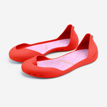 Load image into Gallery viewer, Freshoes Pepper Red with the Suede leather insoles Misty Rose perspective view
