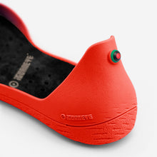 Load image into Gallery viewer, Freshoes Pepper Red with the Vegan insoles Black close up view

