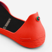 Cargar imagen en el visor de la galería, Freshoes Pepper Red with the Waterproof insoles Black close up view
