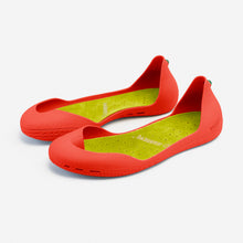 Load image into Gallery viewer, Freshoes Pepper Red with the Suede leather insoles Yellow Green perspective view

