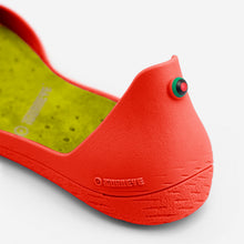 Load image into Gallery viewer, Freshoes Pepper Red with the Suede leather insoles Yellow Green close up view
