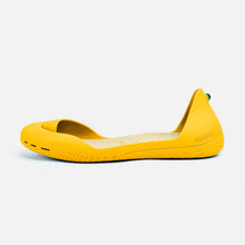 Load image into Gallery viewer, Freshoes Yellow Sun with the Vegan insoles Beige side view
