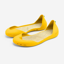 Load image into Gallery viewer, Freshoes Yellow Sun with the Vegan insoles Beige perspective view
