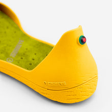 Load image into Gallery viewer, Freshoes Yellow Sun with the Suede leather insoles Yellow Green close up view
