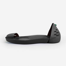 Carregar imagem no visualizador da galeria, Jungle Light Black with Black soles side view
