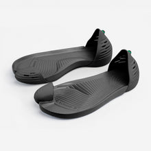 Carregar imagem no visualizador da galeria, Jungle Light Black with Black soles perspective view
