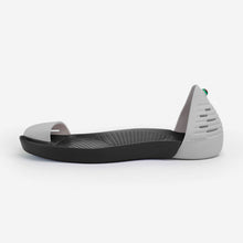 Carregar imagem no visualizador da galeria, Jungle Light Grey with Black soles side view
